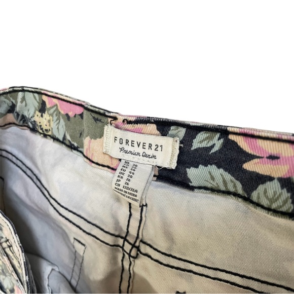 Floral print Forever 21 jean shorts - Picture 3 of 6